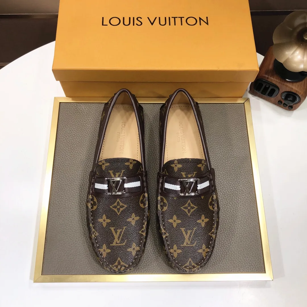 Men's men's shoes 💰420💰 [LV Doudou shoes] (water-dyed cowhide lining) new model is on the market, available on the official website. The new Doudou shoes are processed into single-color materials, and the uppers are made of imported special materials. The body of the shoe is fully hemmed with mark thread, and is lined with imported original cowhide leather. The elegant shoe shape is super suitable for all-matching, and the size is 38-44.